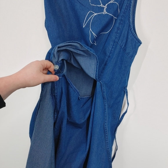 Millie & Lou Faux Wrap Midi Dress - Picture 8 of 9